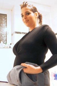 Riesentitten unter Shirt